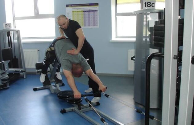 Sportunterricht der Medien zur Osteochondose der Lendenwirbelsäule